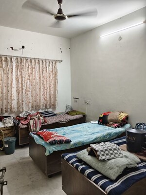 Bedroom in 6+ BHK Villa at Indira Circle – for Rent
