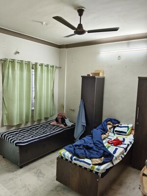 Bedroom in 6+ BHK Villa at Indira Circle – for Rent