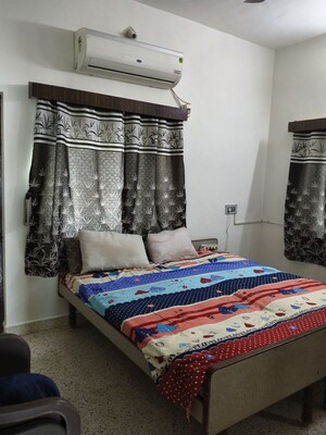 Bedroom in 6+ BHK Villa at Indira Circle – for Rent