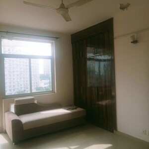 Room in 4 BHK Apartment at Grand Omaxe, Gomti Nagar – for Sale