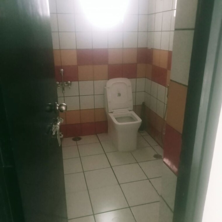 Bathroom, grand-omaxe 4 Bedroom 1577 Sq.Ft. Apartment In Gomti Nagar Lucknow 10381965