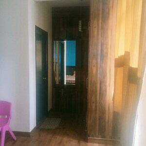 Room in 4 BHK Apartment at Grand Omaxe, Gomti Nagar – for Sale