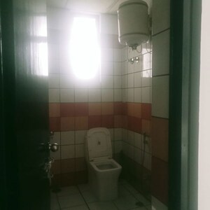 Bathroom in 4 BHK Apartment at Grand Omaxe, Gomti Nagar – for Sale