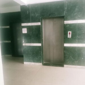 Room in 4 BHK Apartment at Grand Omaxe, Gomti Nagar – for Sale