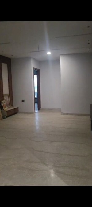 Room in 4 BHK Builder Floor at Tdi City – for Sale