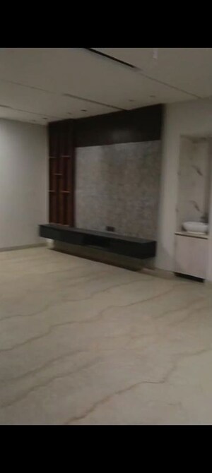Room in 4 BHK Builder Floor at Tdi City – for Sale