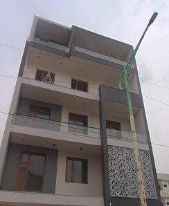 4 BHK + Servant Room Builder Floor For Sale in TDI city