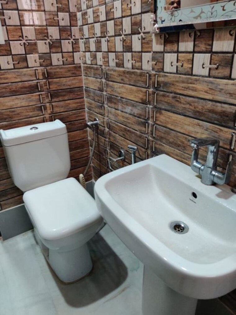Bathroom, bhabat 3 Bedroom 300 Sq.Yd. Independent House In Bhabat Zirakpur 10382006