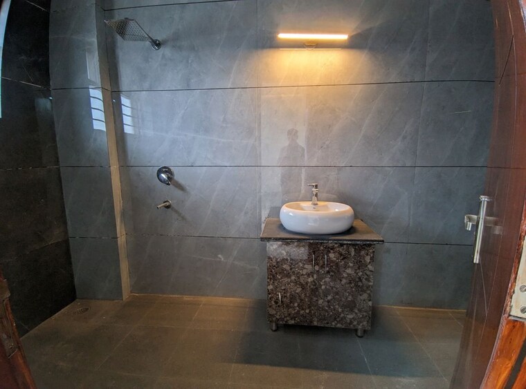 Bathroom, eros-brentwood-tower 2 Bedroom 1283 Sq.Ft. Apartment In Charmwood Village Faridabad 10382014