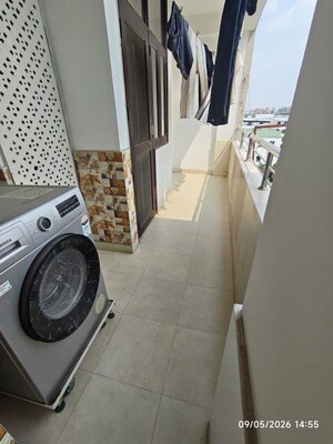 Team Area in 3 BHK Apartment at Sector 7 Dwarka – for Rent