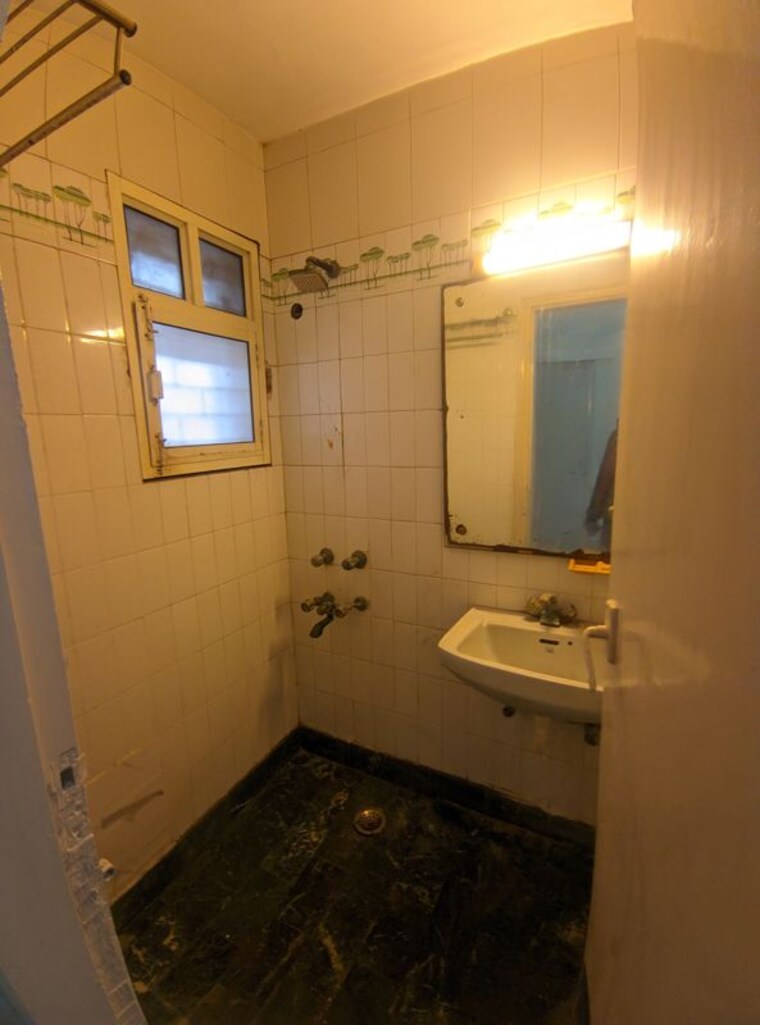 Bathroom, eros-southend-apartments 2 Bedroom 827 Sq.Ft. Apartment In Charmwood Village Faridabad 10382030