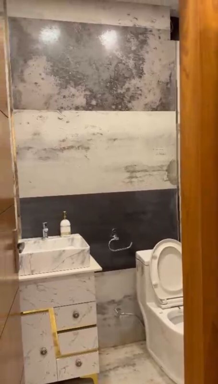 Bathroom, puri-81-business-hub Commercial Office Space 500 Sq.Ft. In Sector 81 Faridabad 10351264