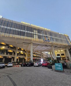 Showroom For Rent in Orbit Signature Walk