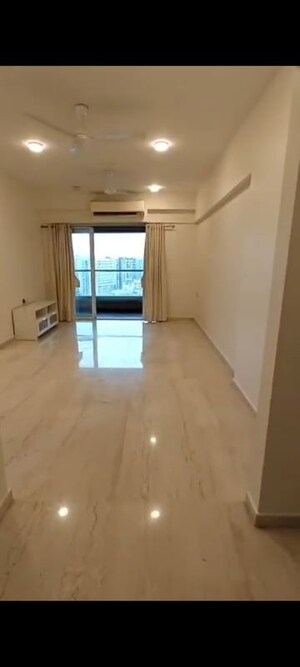 Room in 3 BHK Apartment at Bharat Skyvistas, Andheri West – for Sale