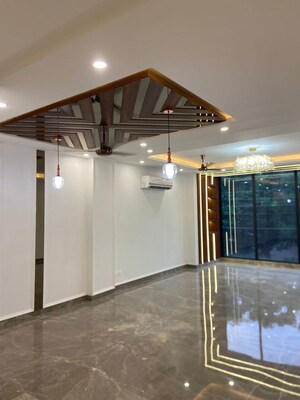 Room in 4 BHK Builder Floor at Sushant Lok ii – for Sale