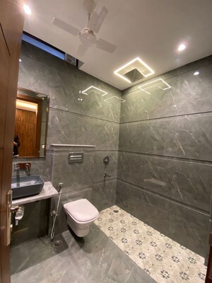 Furnished Amenities in 4 BHK Builder Floor at Sushant Lok ii – for Sale
