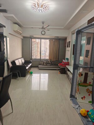 Team Area in 2 BHK Apartment at Darshan Heights, Charni Road – for Sale