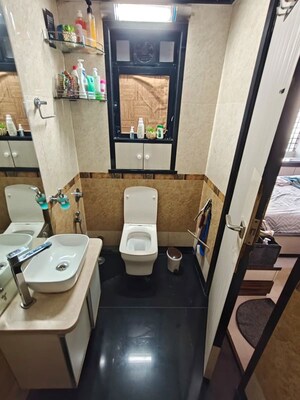 Team Area in 2 BHK Apartment at Darshan Heights, Charni Road – for Sale