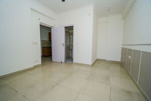 Room in 2.5 BHK Apartment at Gaur City 5th Avenue, Sector 4 Greater Noida – for Sale