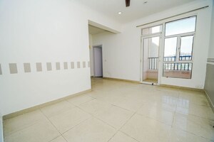 Room in 2.5 BHK Apartment at Gaur City 5th Avenue, Sector 4 Greater Noida – for Sale