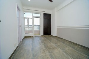 Room in 2.5 BHK Apartment at Gaur City 5th Avenue, Sector 4 Greater Noida – for Sale