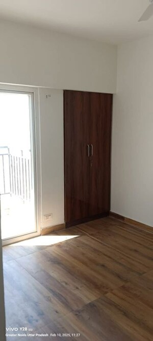 Room in 2 BHK Apartment at Ace Divino, Sector 1 Greater Noida – for Rent
