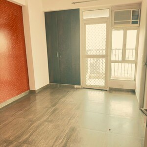 Room in 2 BHK Apartment at Gaur City 2 - 16th Avenue, Sector 16c Greater Noida – for Rent