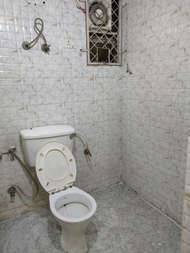 Bathroom, gaur-city-2-16th-avenue 2 Bedroom 1010 Sq.Ft. Apartment In Sector 16c Greater Noida Greater Noida 10382089