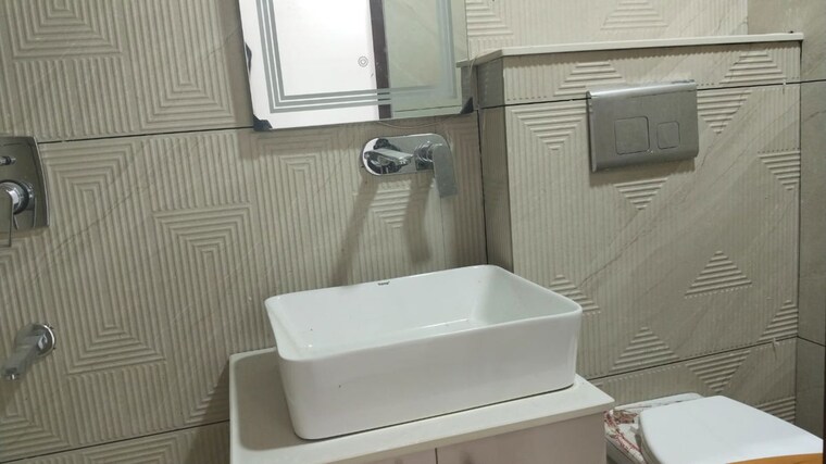 Bathroom, palam village 3 Bedroom 1550 Sq.Ft. Apartment In Palam Village Delhi 10382044
