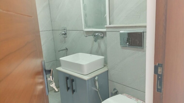 Bathroom, palam village 3 Bedroom 1550 Sq.Ft. Apartment In Palam Village Delhi 10382044