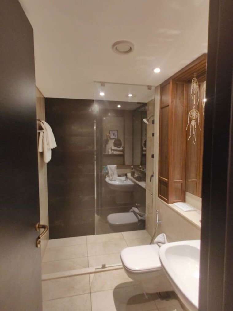 Bathroom, panchshil-towers 3.5 Bedroom 1707 Sq.Ft. Apartment In Kharadi Pune 10381983