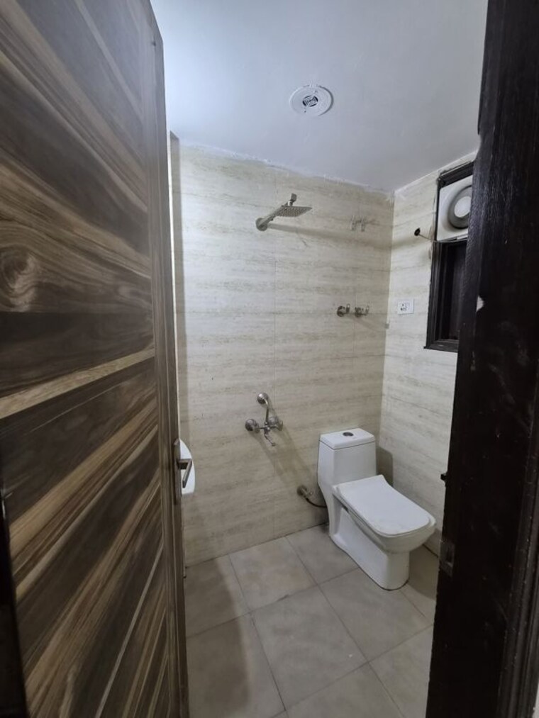 Bathroom, chattarpur 2 Bedroom 850 Sq.Ft. Builder Floor In Chattarpur Delhi 10382133