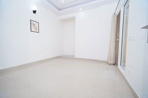 Room in 3 BHK Apartment at JM Florance, Tech Zone 4 Greater Noida – for Sale