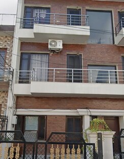4 BHK Builder Floor For Rent in Altus Abney Square