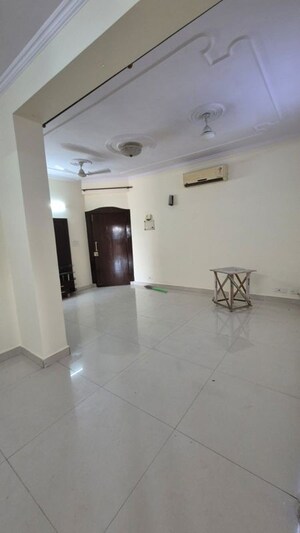 Room in 3 BHK Apartment at Sector 7 Dwarka – for Rent