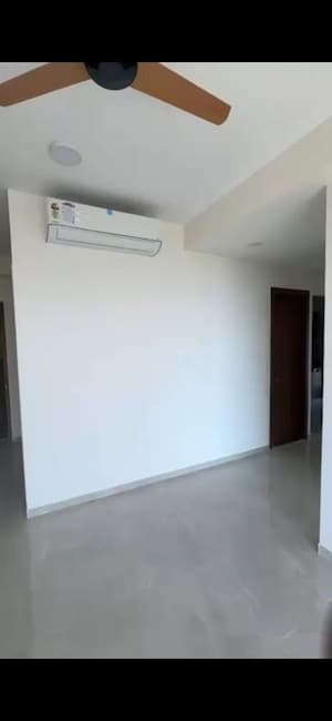 Room in 2.5 BHK Apartment at Sheth Auris Bliss, Malad West – for Rent