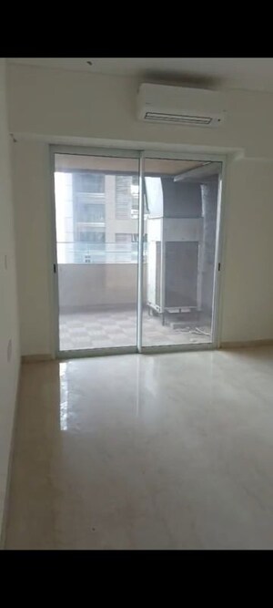 Room in 3 BHK Apartment at Lokhandwala Minerva Mahalaxmi, Mahalaxmi – for Sale