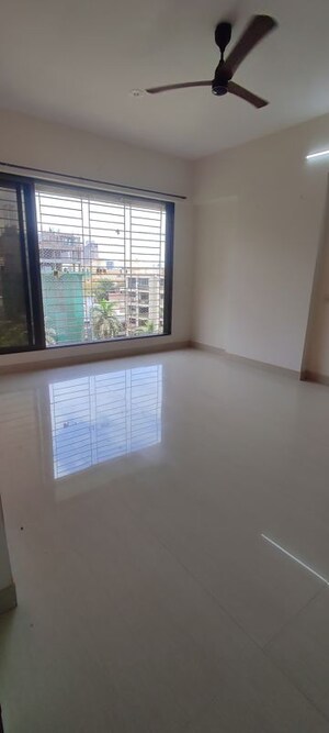Room in 2 BHK Apartment at Ankur Building, Malad West – for Rent