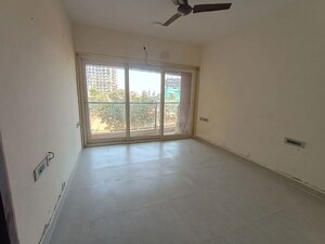 Room in 2 BHK Apartment at RNA Continental, Chembur – for Sale