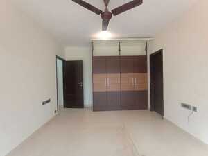 Room in 2 BHK Apartment at RNA Continental, Chembur – for Sale