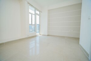 Room in 2.5 BHK Apartment at Gaur City 5th Avenue, Sector 4 Greater Noida – for Sale