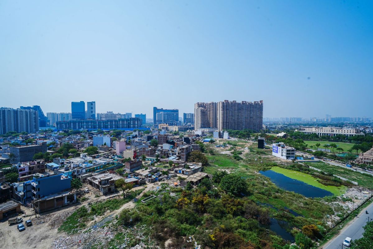 2.5 BHK + Study Room Apartment For Sale in Gaur City 5th Avenue