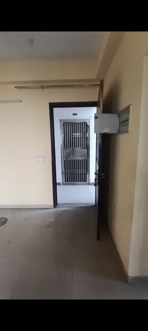 Room in 1 BHK Apartment at Rishabh Cloud 9, Sector 1 Vaishali – for Rent