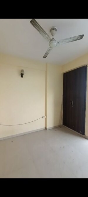 Room in 1 BHK Apartment at Rishabh Cloud 9, Sector 1 Vaishali – for Rent