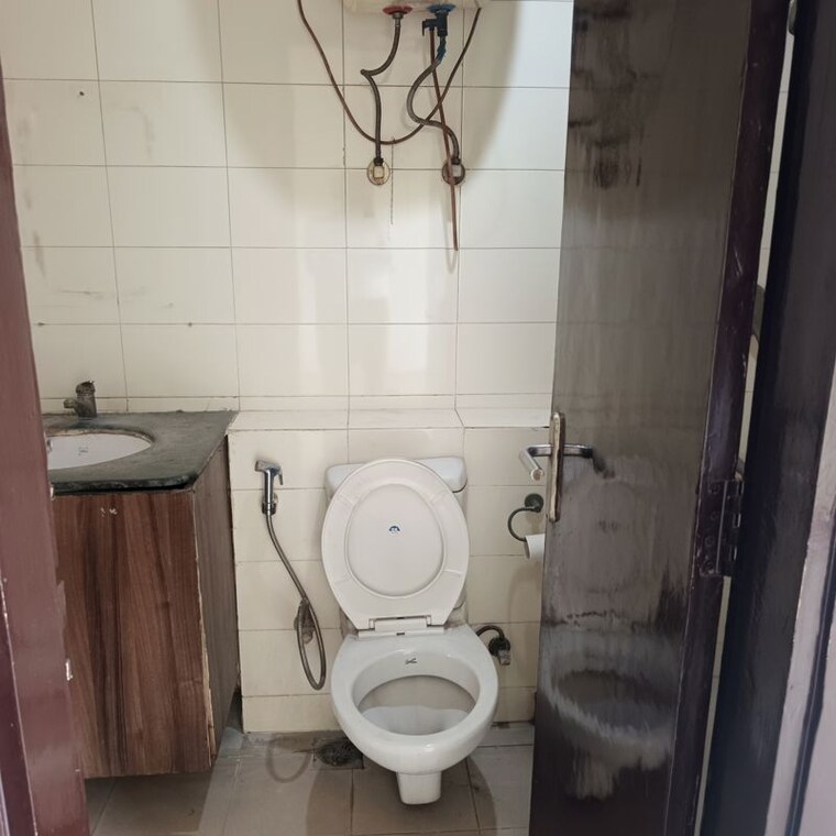 Bathroom, bptp-park-grandeura 2 Bedroom 1342 Sq.Ft. Apartment In Sector 82 Faridabad 10382209