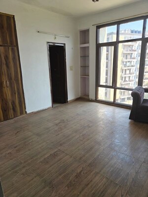 Room in 4 BHK Penthouse at Vip Road – for Sale