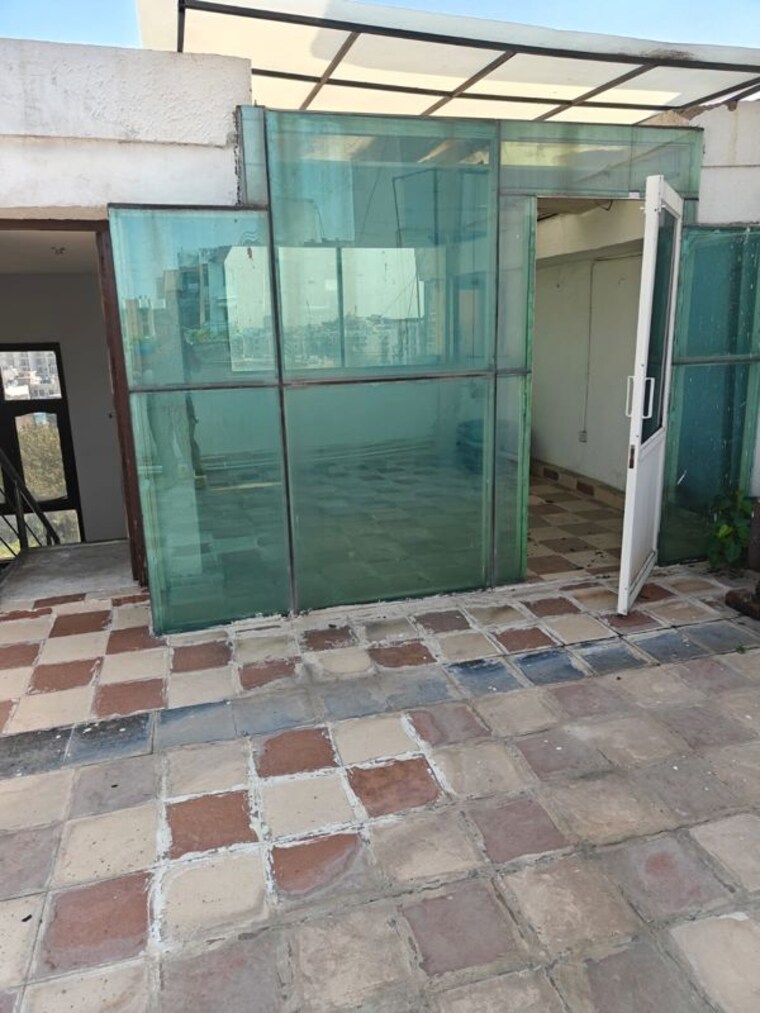 Balcony, vip road 4 Bedroom 2500 Sq.Ft. Penthouse In Vip Road Zirakpur 10382241