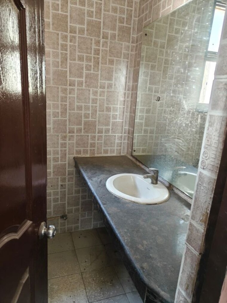 Bathroom, vip road 4 Bedroom 2500 Sq.Ft. Penthouse In Vip Road Zirakpur 10382241