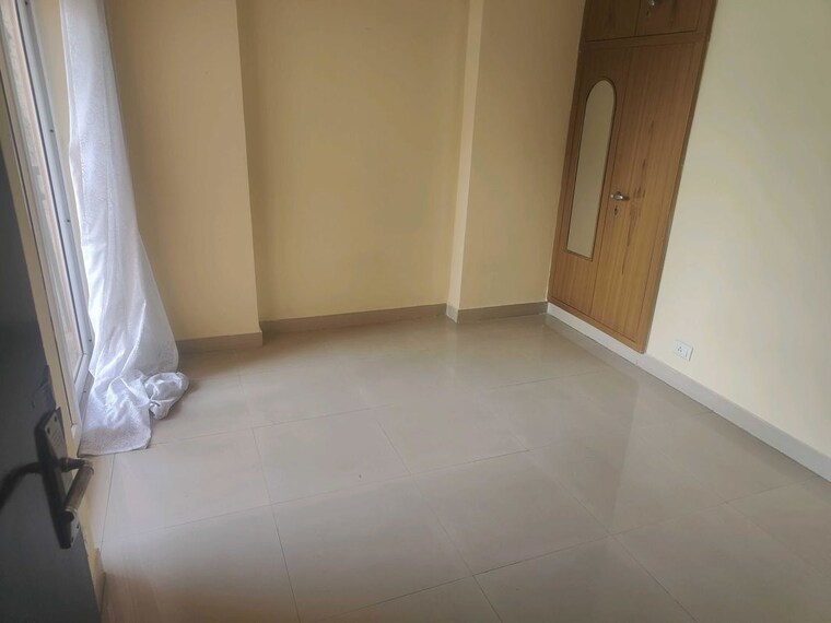 Room, gaur-city-2-10th-avenue 2.5 Bedroom 1175 Sq.Ft. Apartment In Sector 16c Greater Noida Greater Noida 10382210