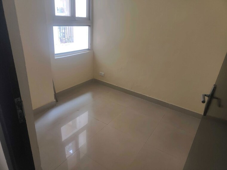 Room, gaur-city-2-10th-avenue 2.5 Bedroom 1175 Sq.Ft. Apartment In Sector 16c Greater Noida Greater Noida 10382210